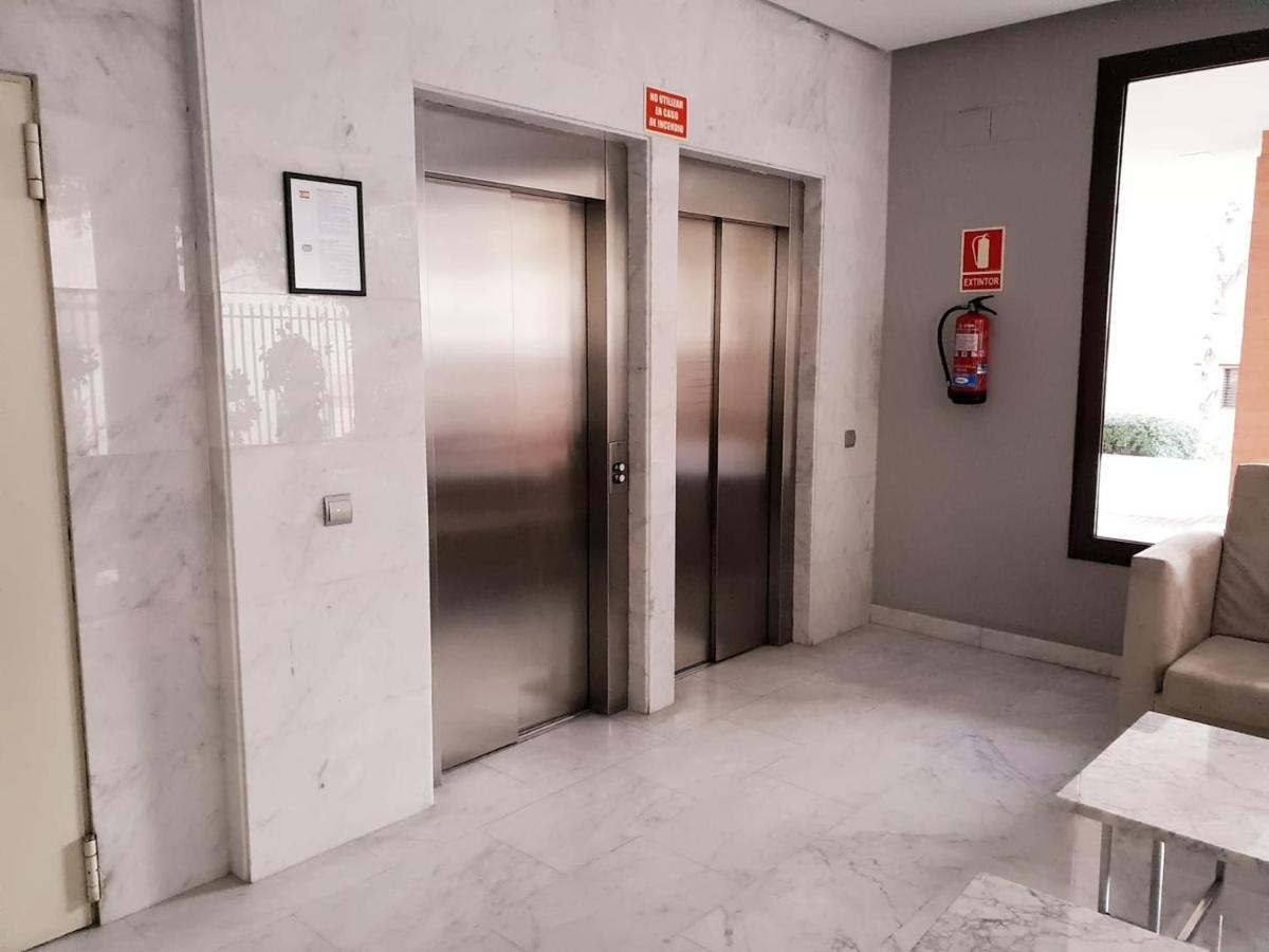 Apartment Close To Airport, Ifema Madrid Buitenkant foto
